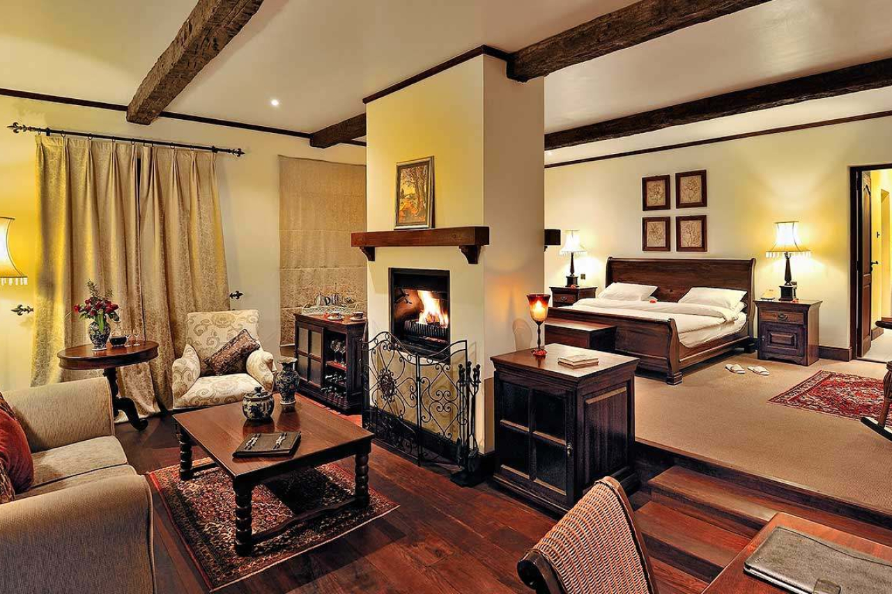 LODGE SHOT Elewana The Manor Cottage Suite Bedroom