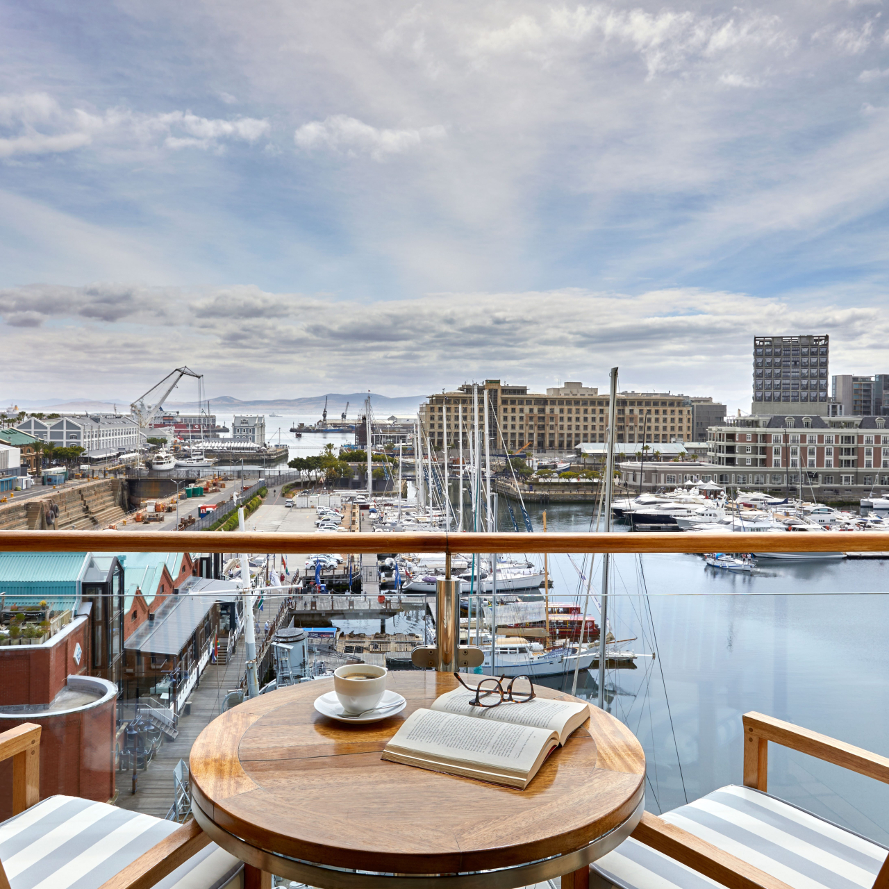 OO Cape Town Accommodation Marina Harbour View 420 003