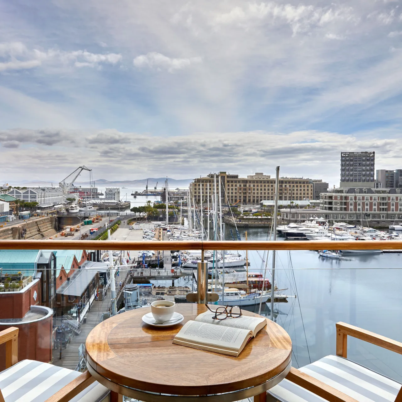 OO Cape Town Accommodation Marina Harbour View 420 003