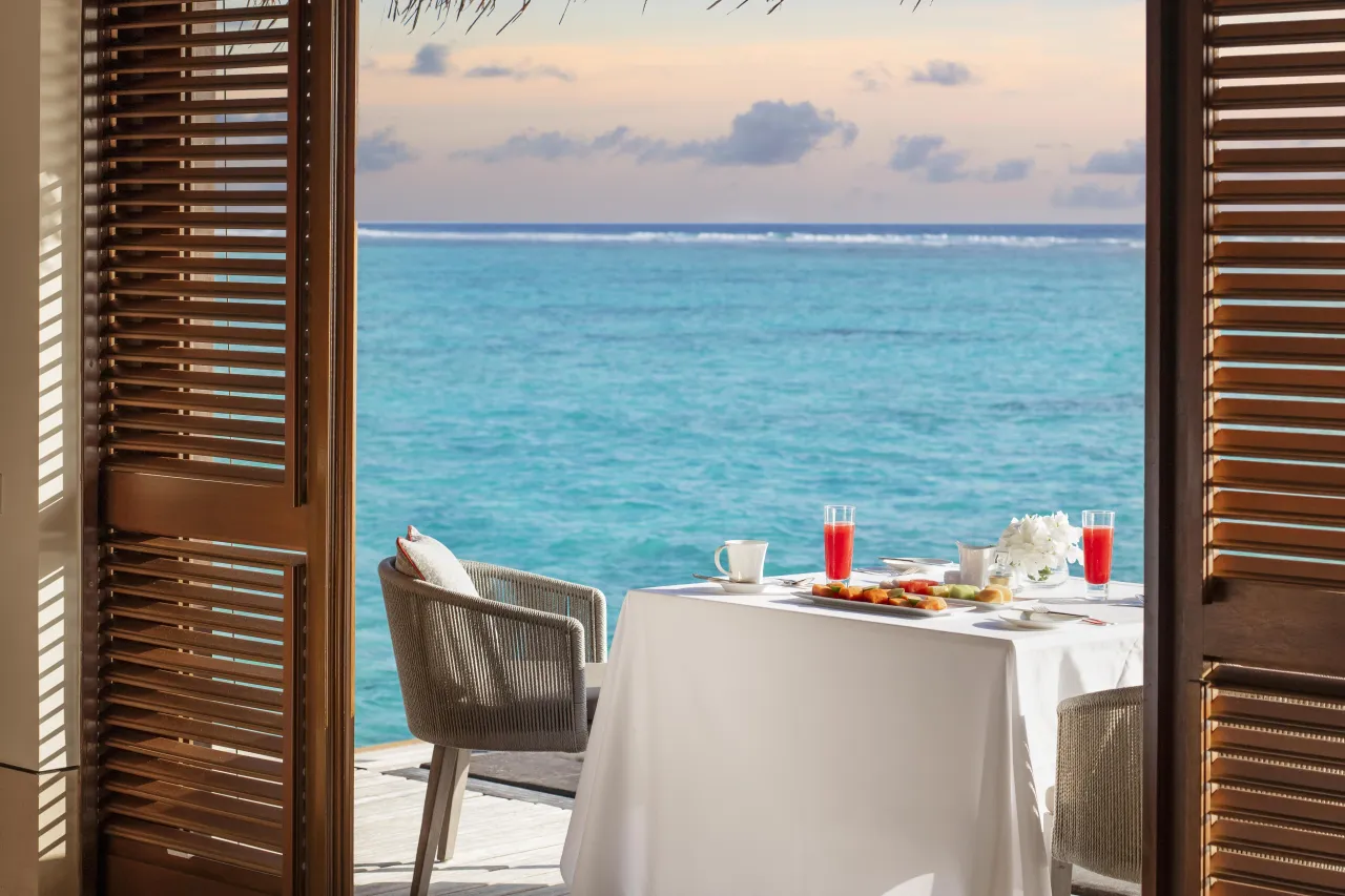 OO RR Accommodation Grand Water Villa Breakfast Table Alt 2745 MASTER