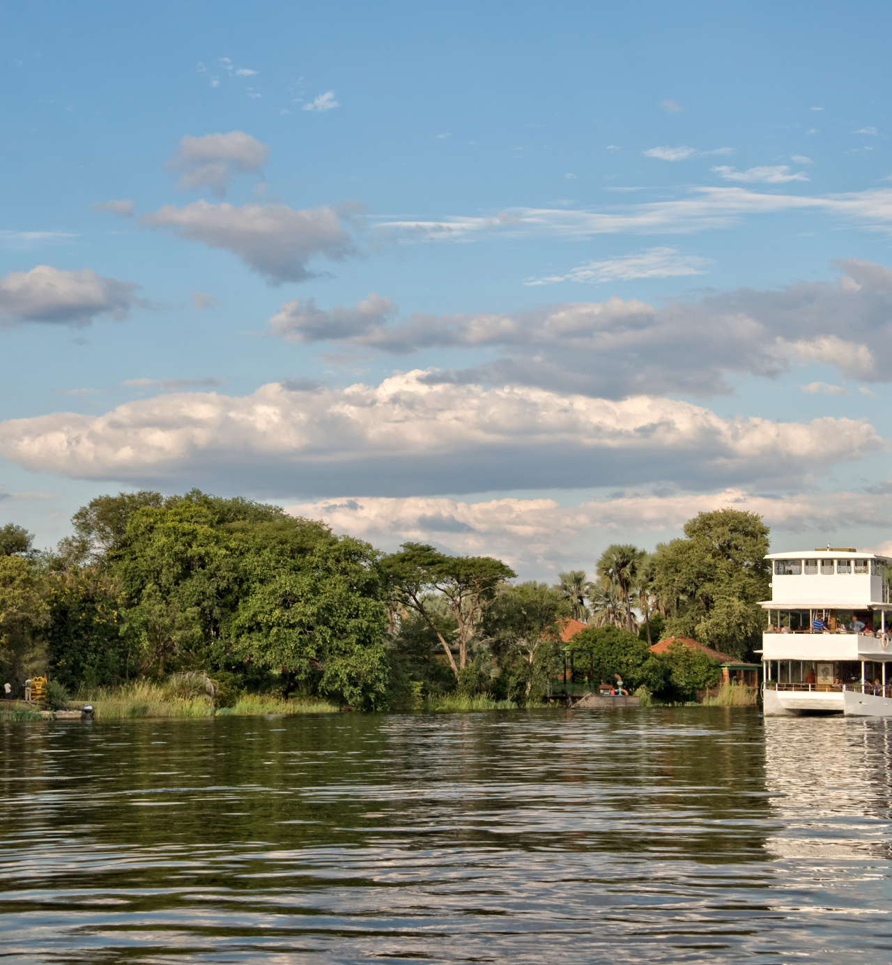 Live-aboard luxury Zambezi safari