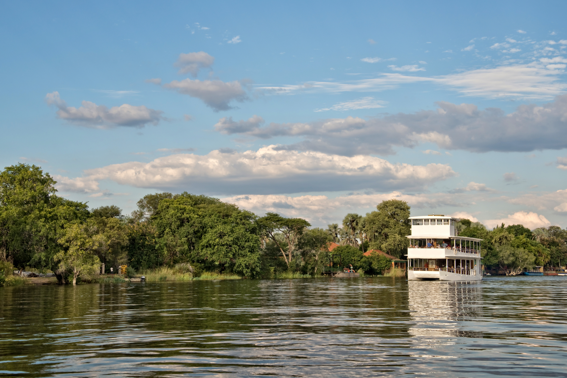 Live-aboard luxury Zambezi safari