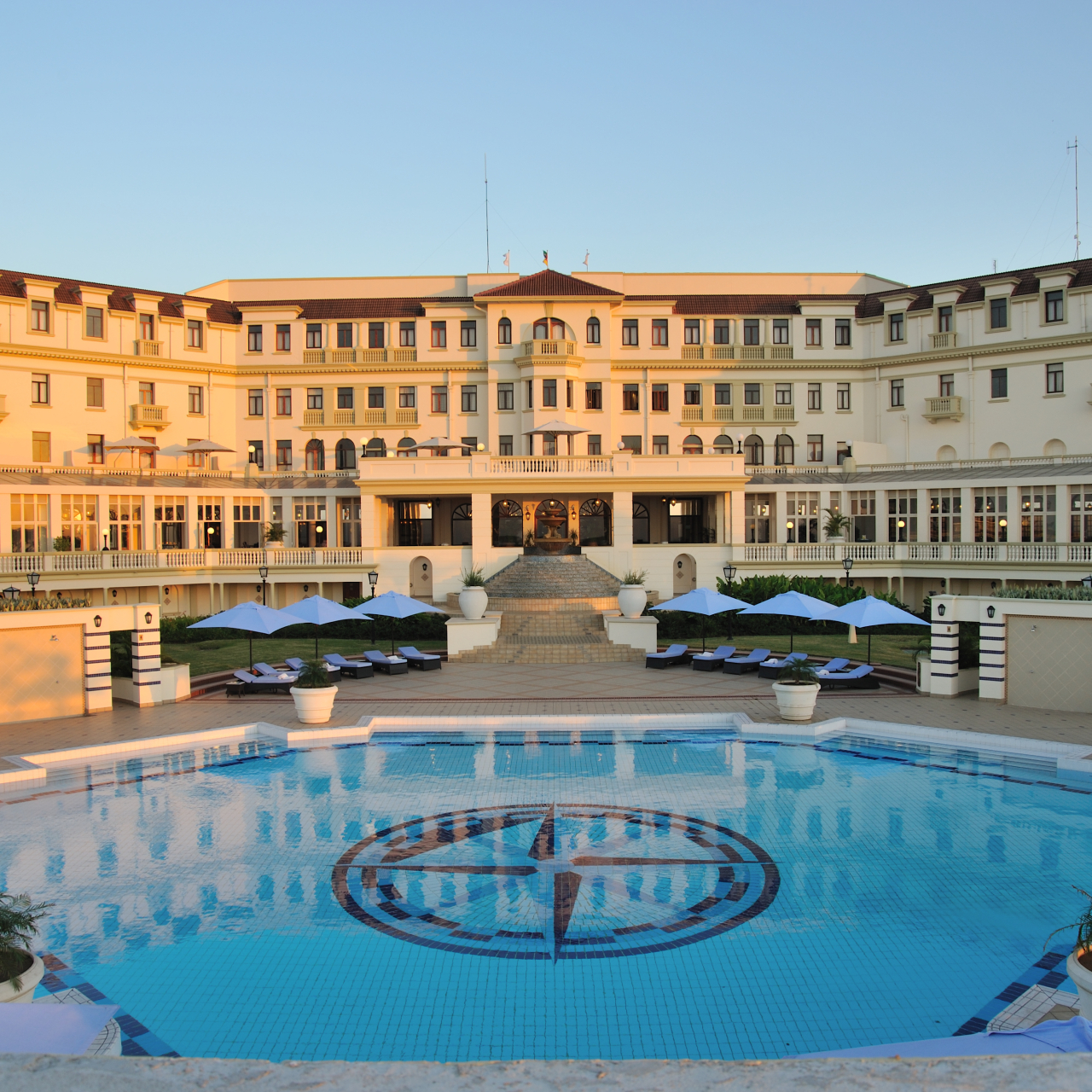 GALLERY 1 Hotel Exterior