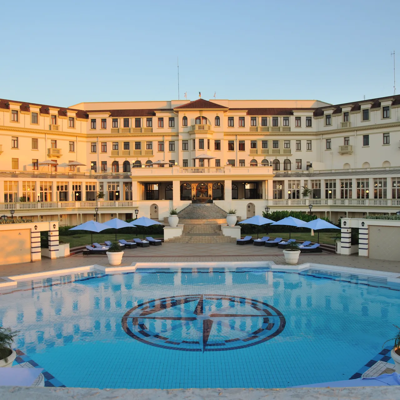 GALLERY 1 Hotel Exterior