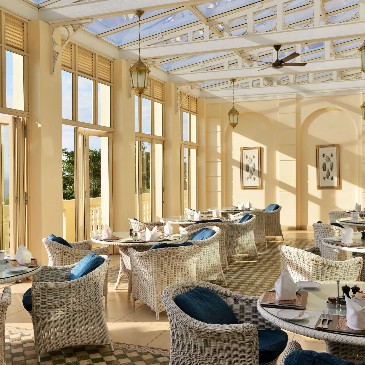 GALLERY 21 Varanda Restaurant Terrace