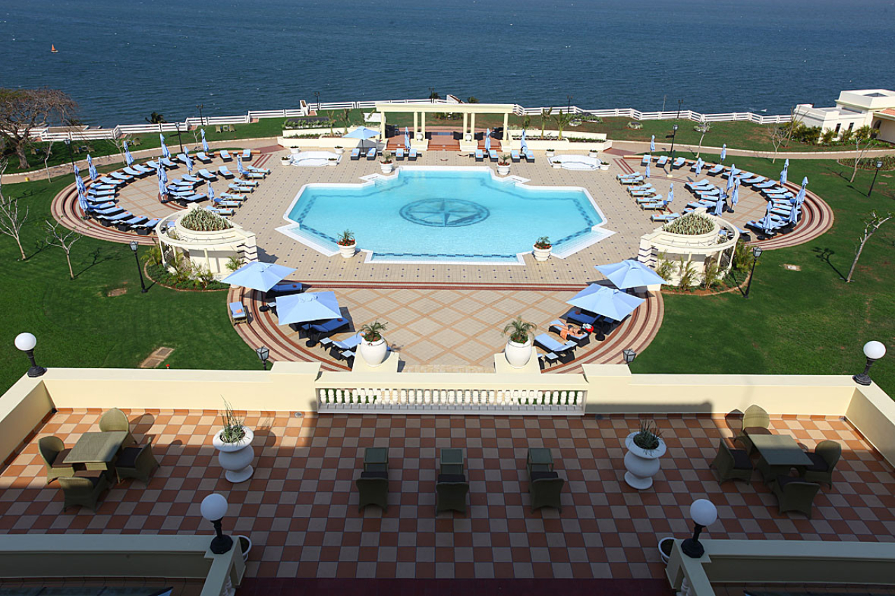MAIN LODGE Facilities Swimming Pool