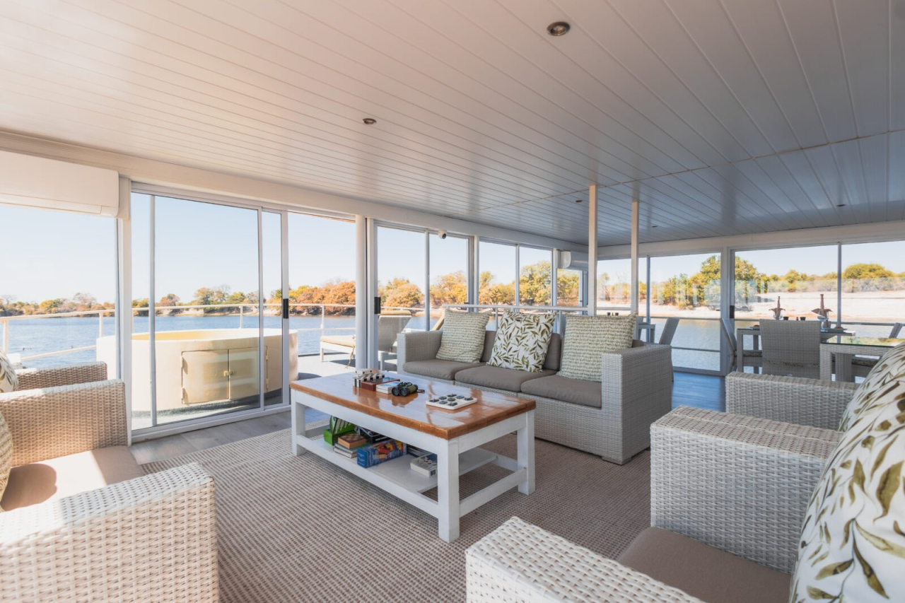 GALLERY Chobe Princess Lounge 491 1600