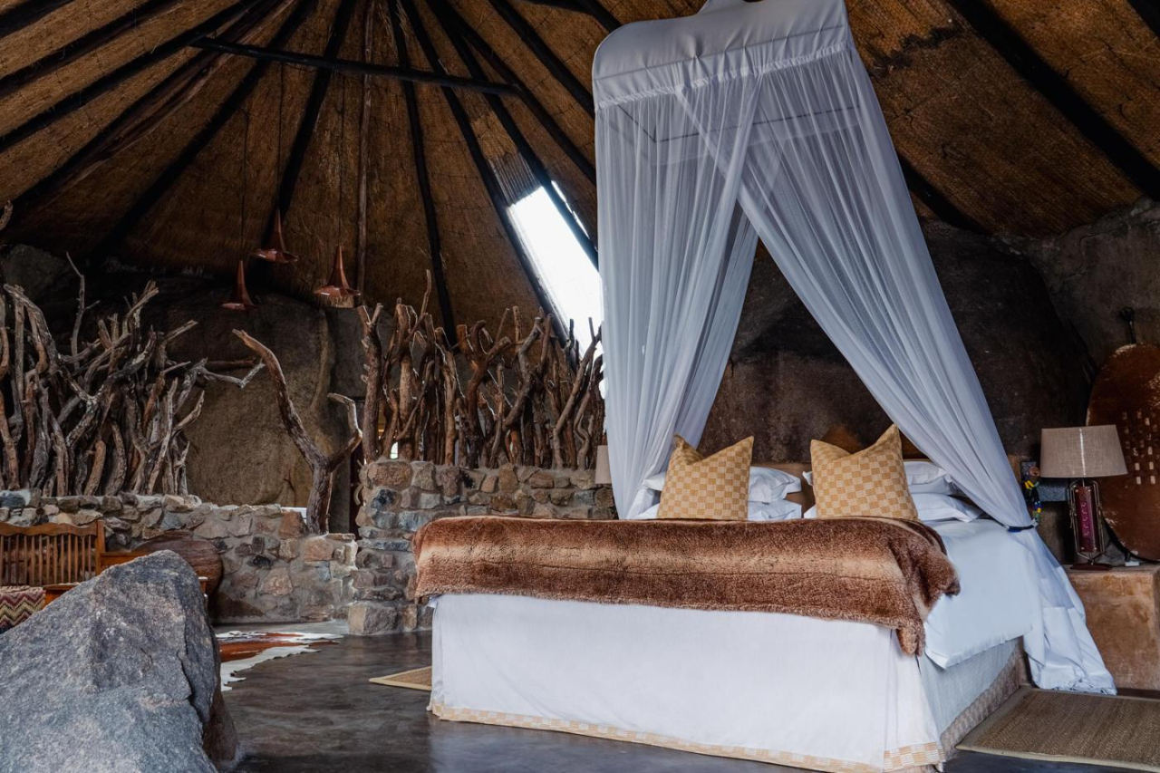 LODGE SHOT Lobengula Honeymoon Suite