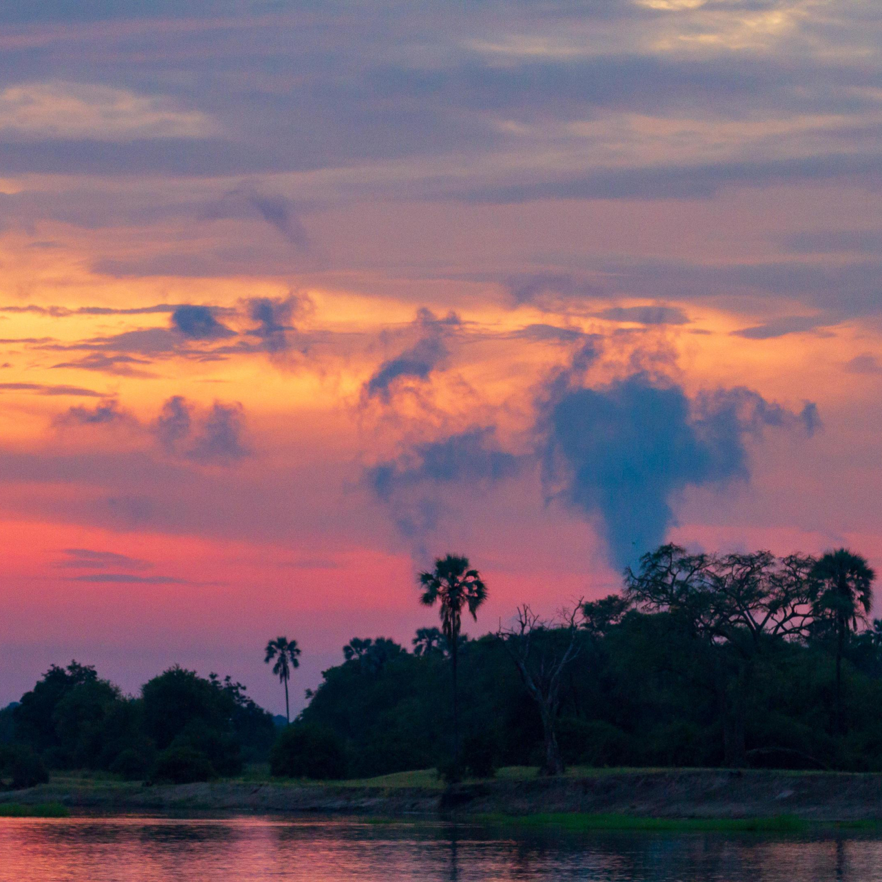 GALLERY Old Drift Lodge Sunset Over the Zambezi