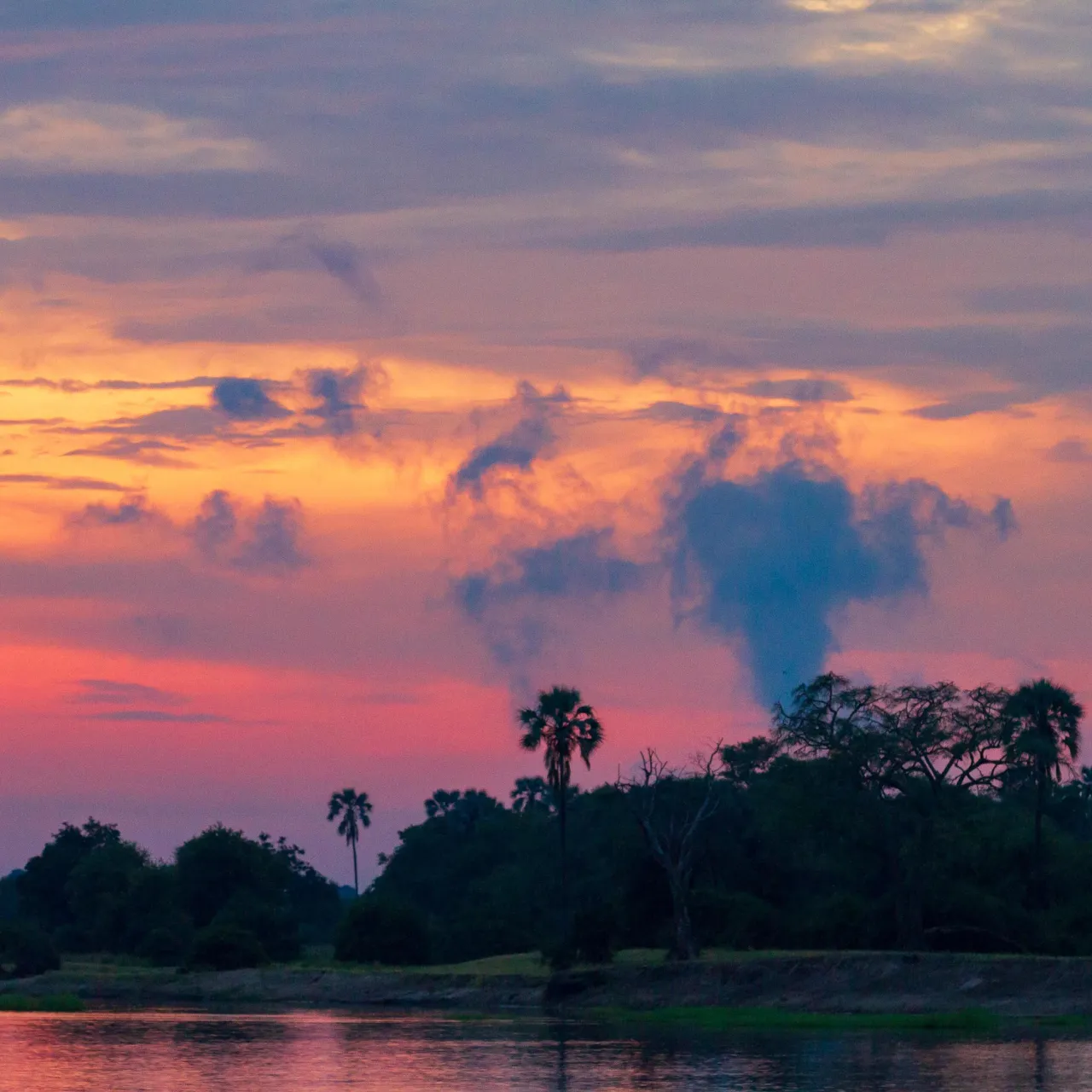 GALLERY Old Drift Lodge Sunset Over the Zambezi